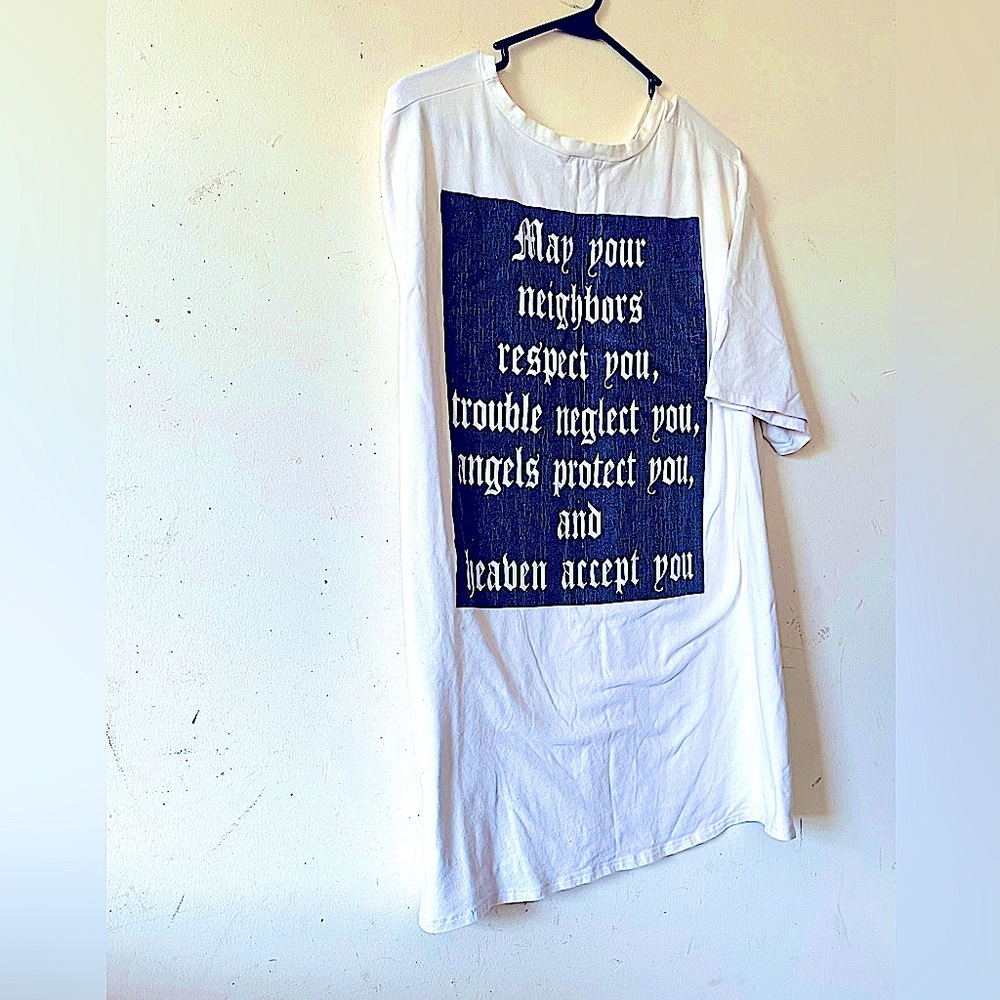 Fashion Nova graphic Tee. 1XL